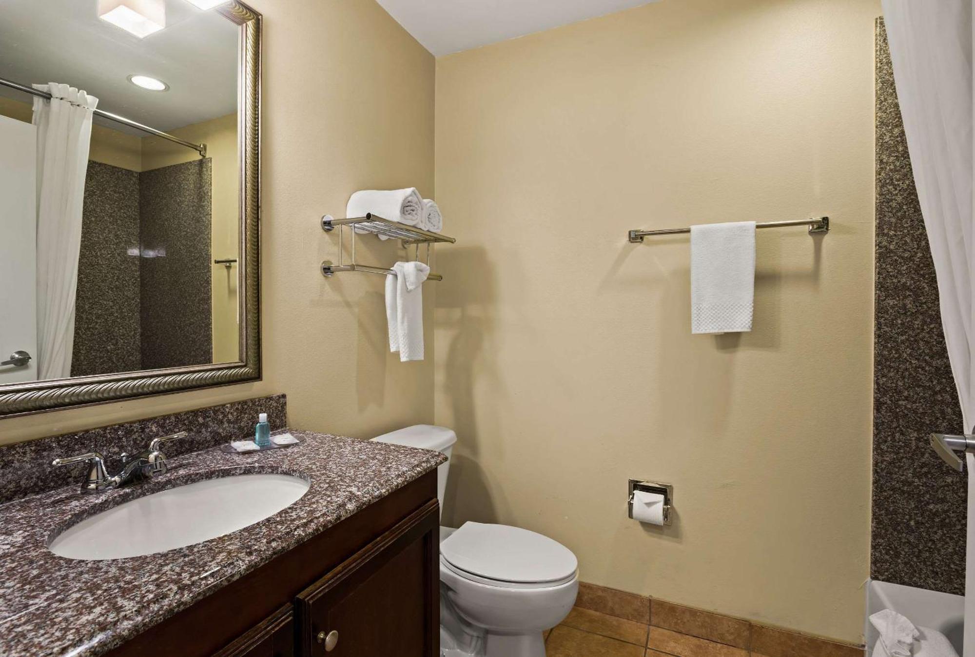 Mainstay Suites Houma Exteriör bild