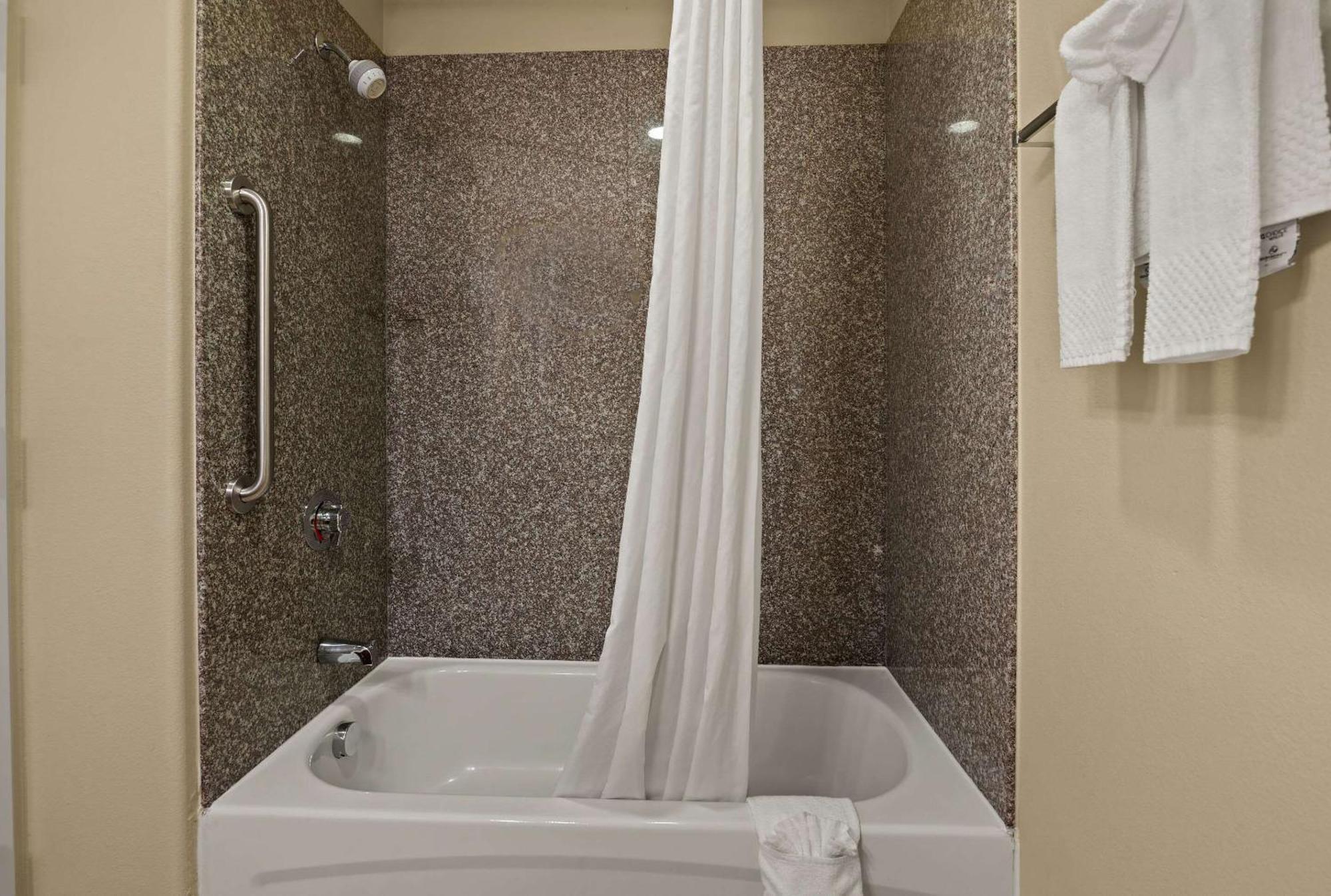 Mainstay Suites Houma Exteriör bild