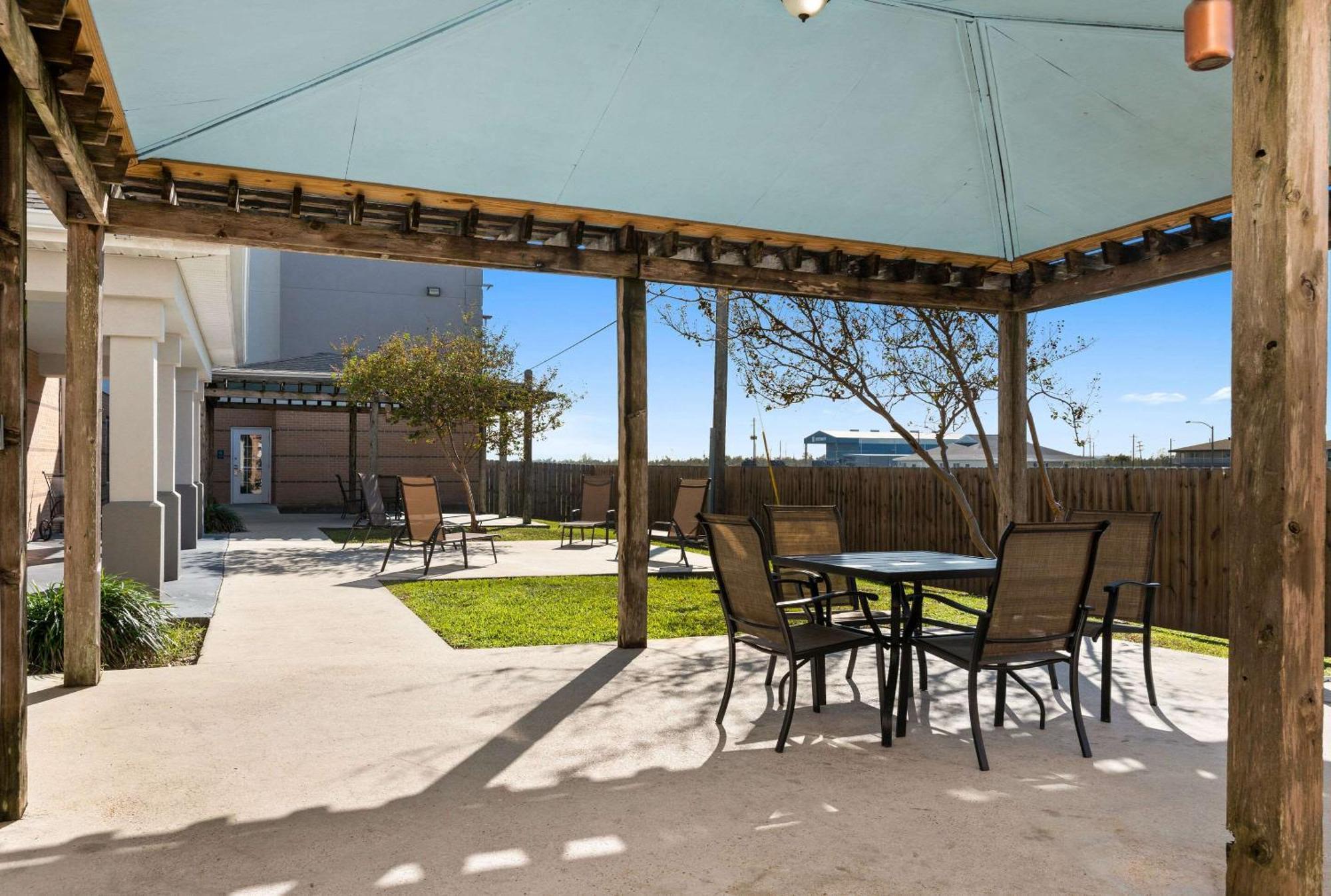 Mainstay Suites Houma Exteriör bild