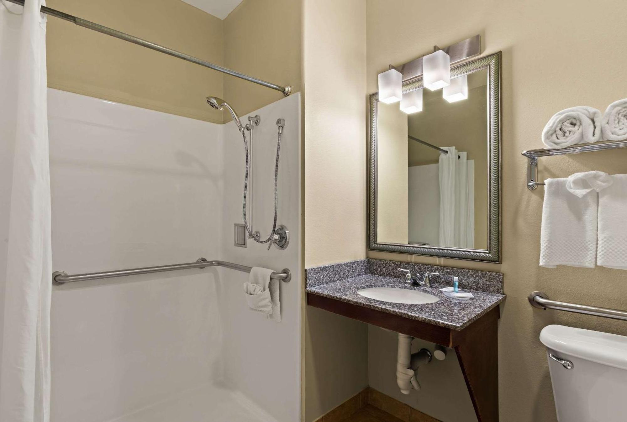 Mainstay Suites Houma Exteriör bild