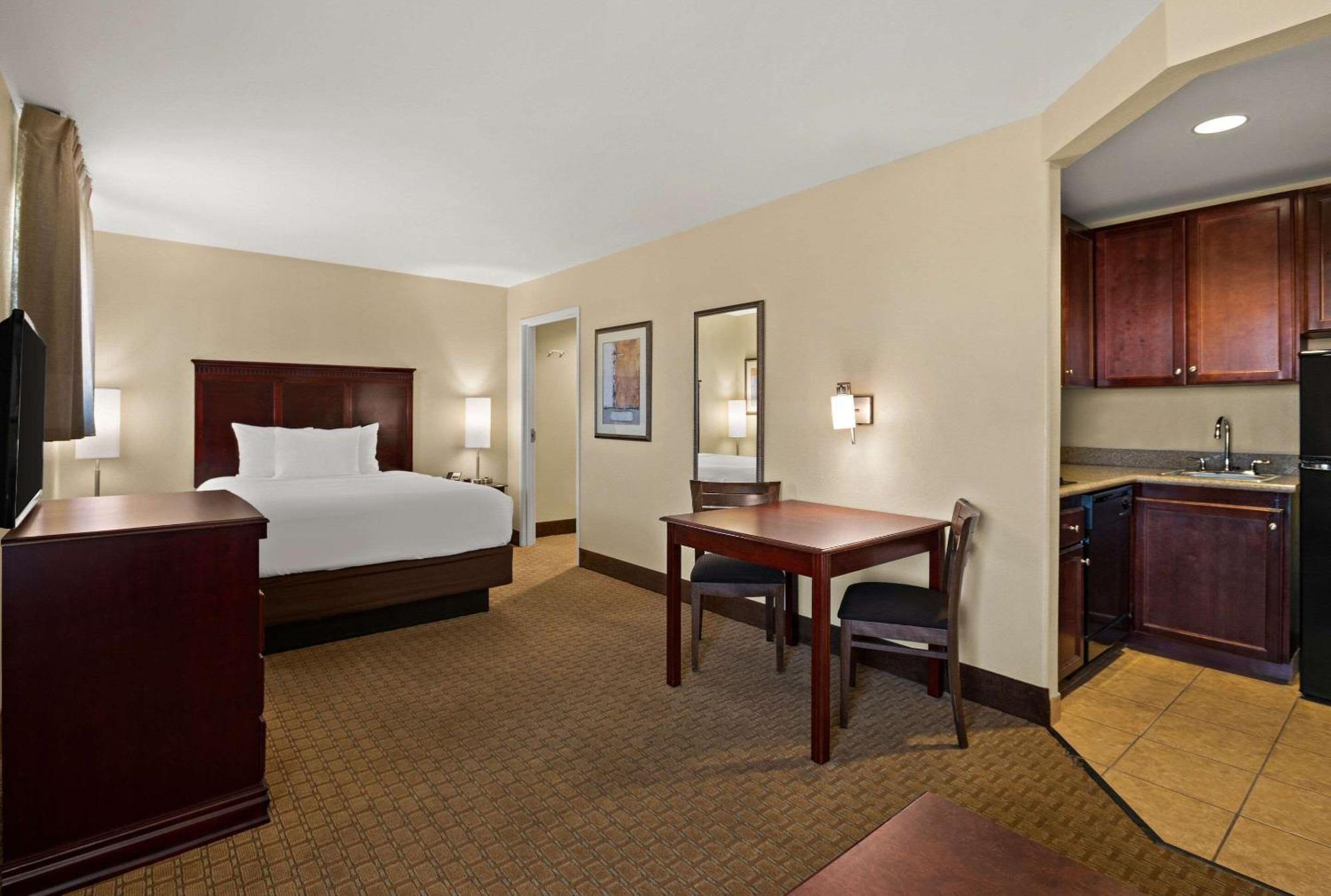 Mainstay Suites Houma Exteriör bild
